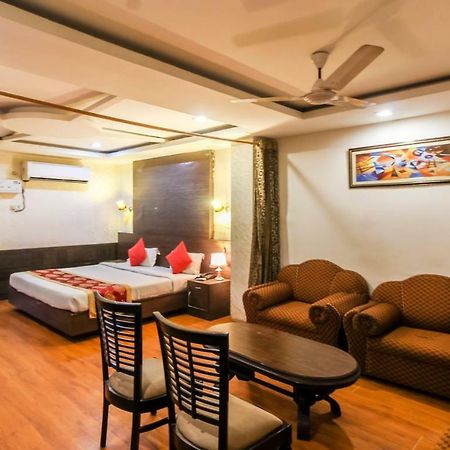 Hotel Monarch Inn 勒克瑙 外观 照片