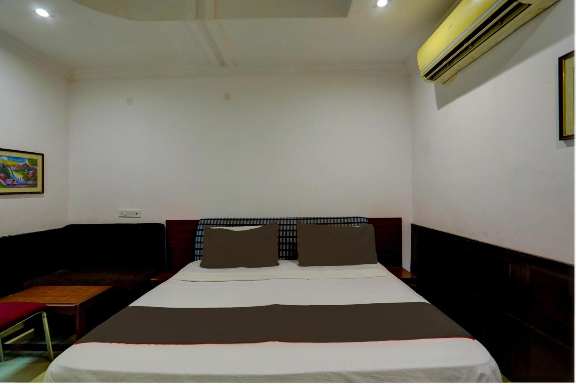 Hotel Monarch Inn 勒克瑙 外观 照片