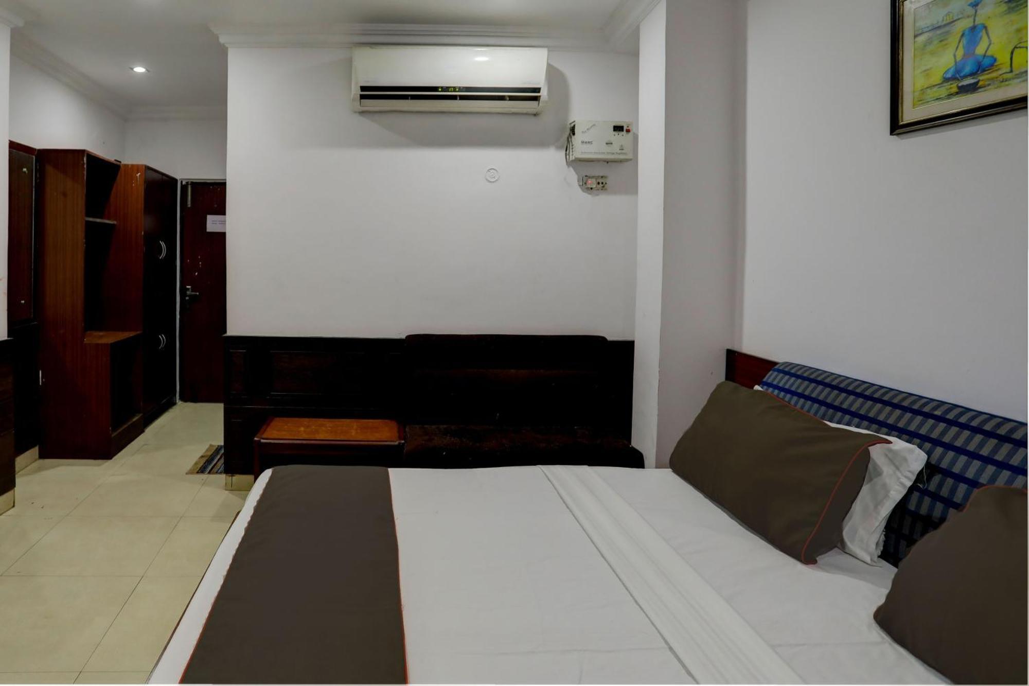 Hotel Monarch Inn 勒克瑙 外观 照片
