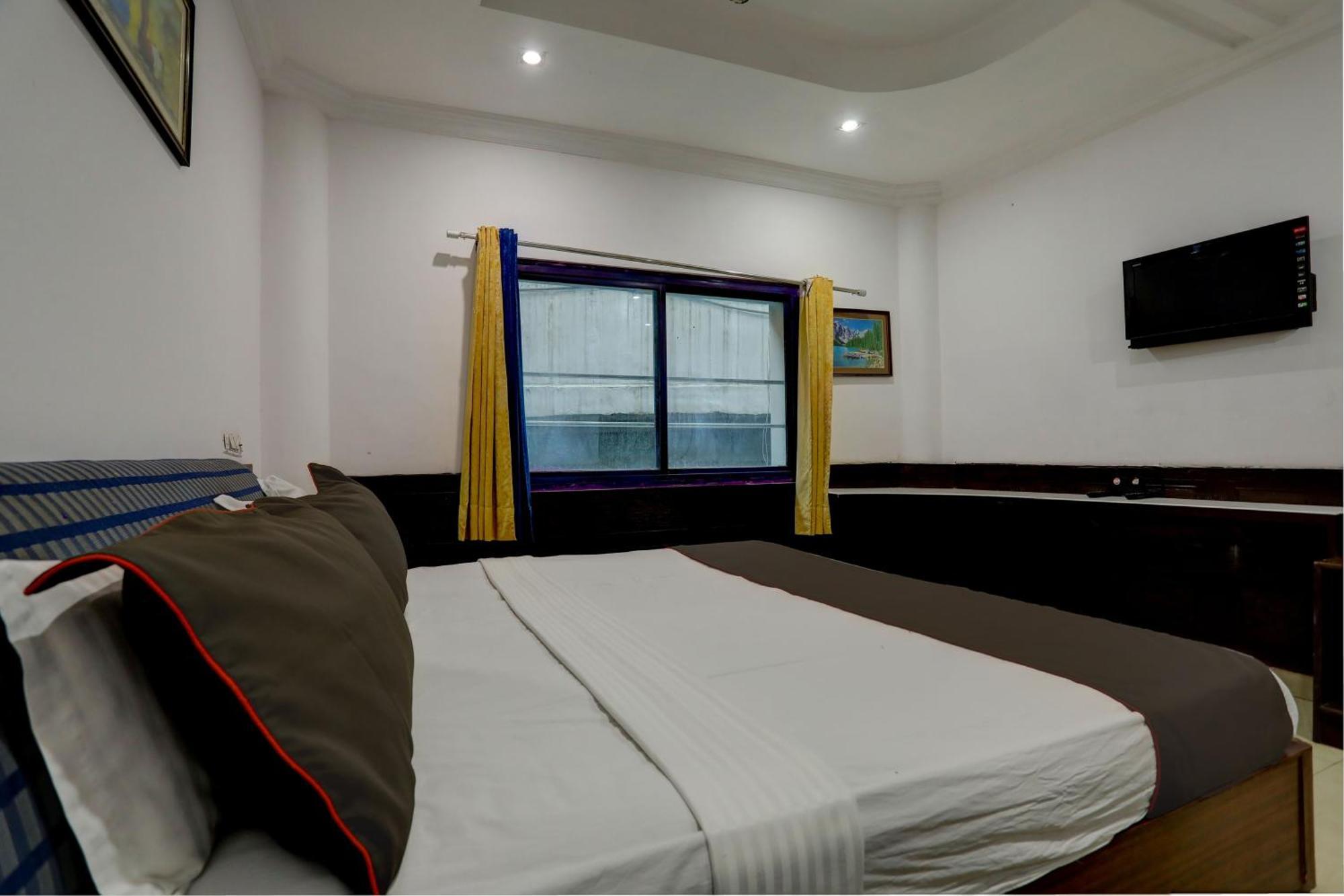 Hotel Monarch Inn 勒克瑙 外观 照片