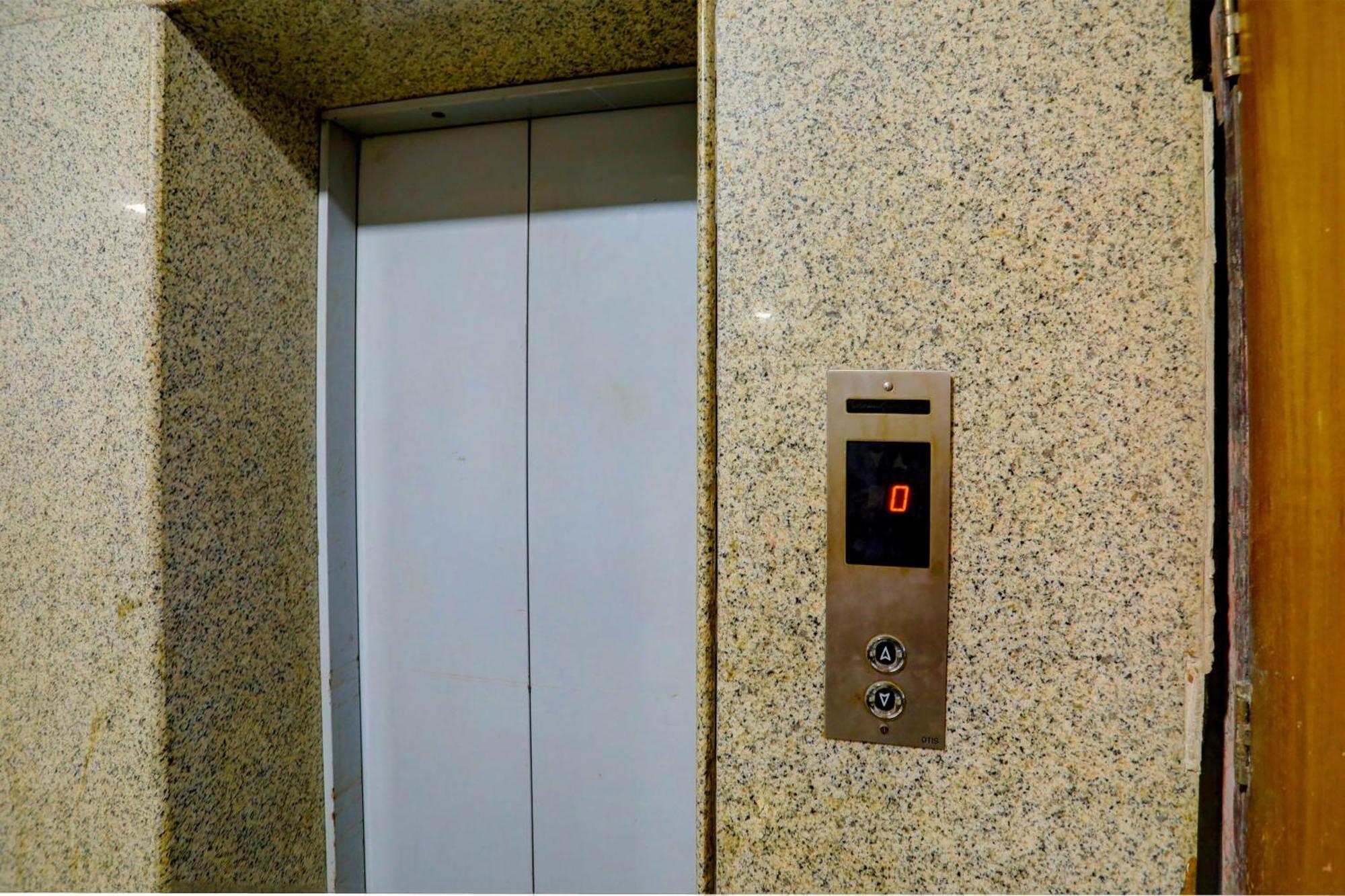 Hotel Monarch Inn 勒克瑙 外观 照片