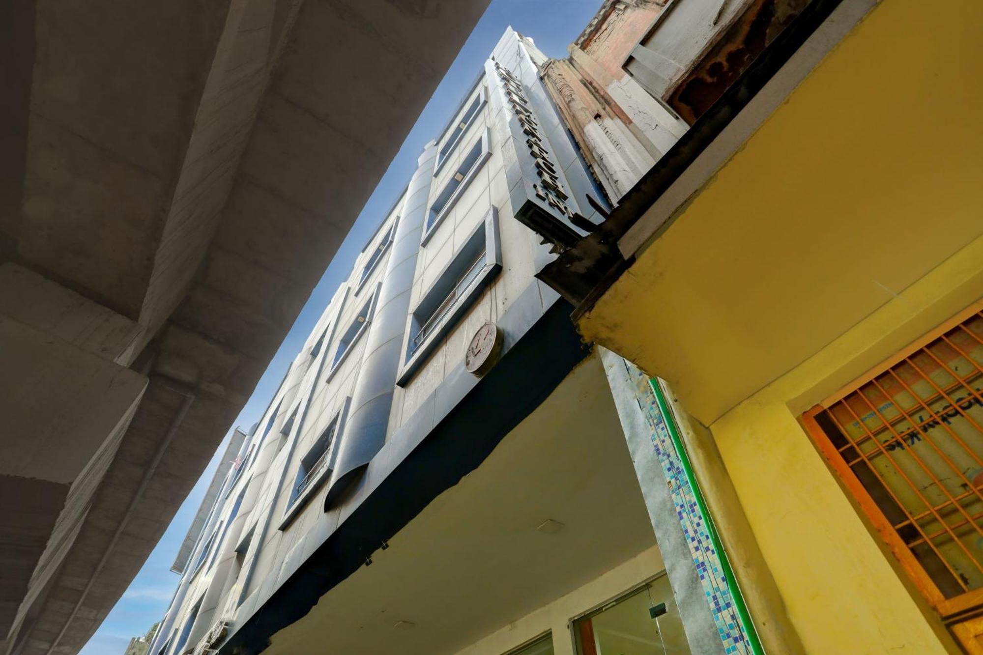 Hotel Monarch Inn 勒克瑙 外观 照片
