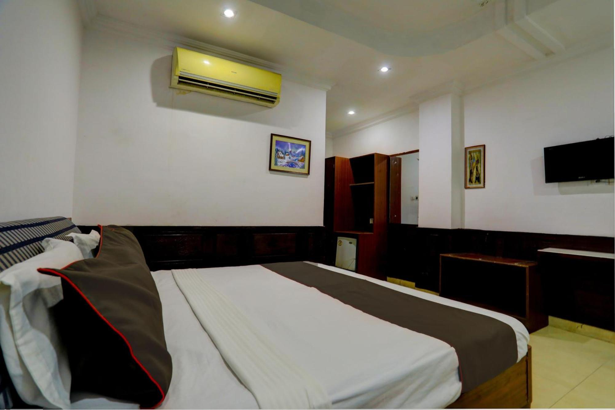 Hotel Monarch Inn 勒克瑙 外观 照片