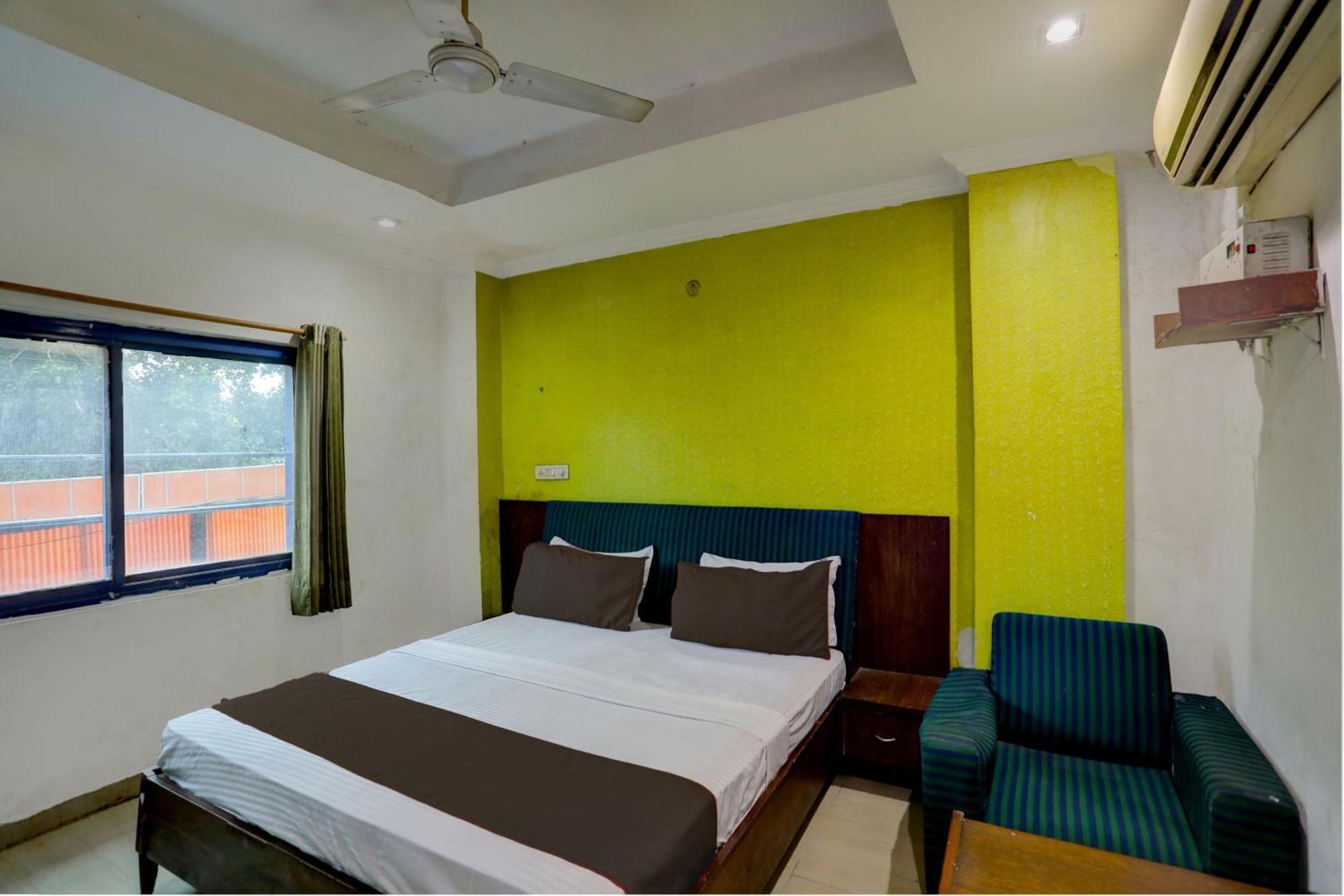 Hotel Monarch Inn 勒克瑙 外观 照片