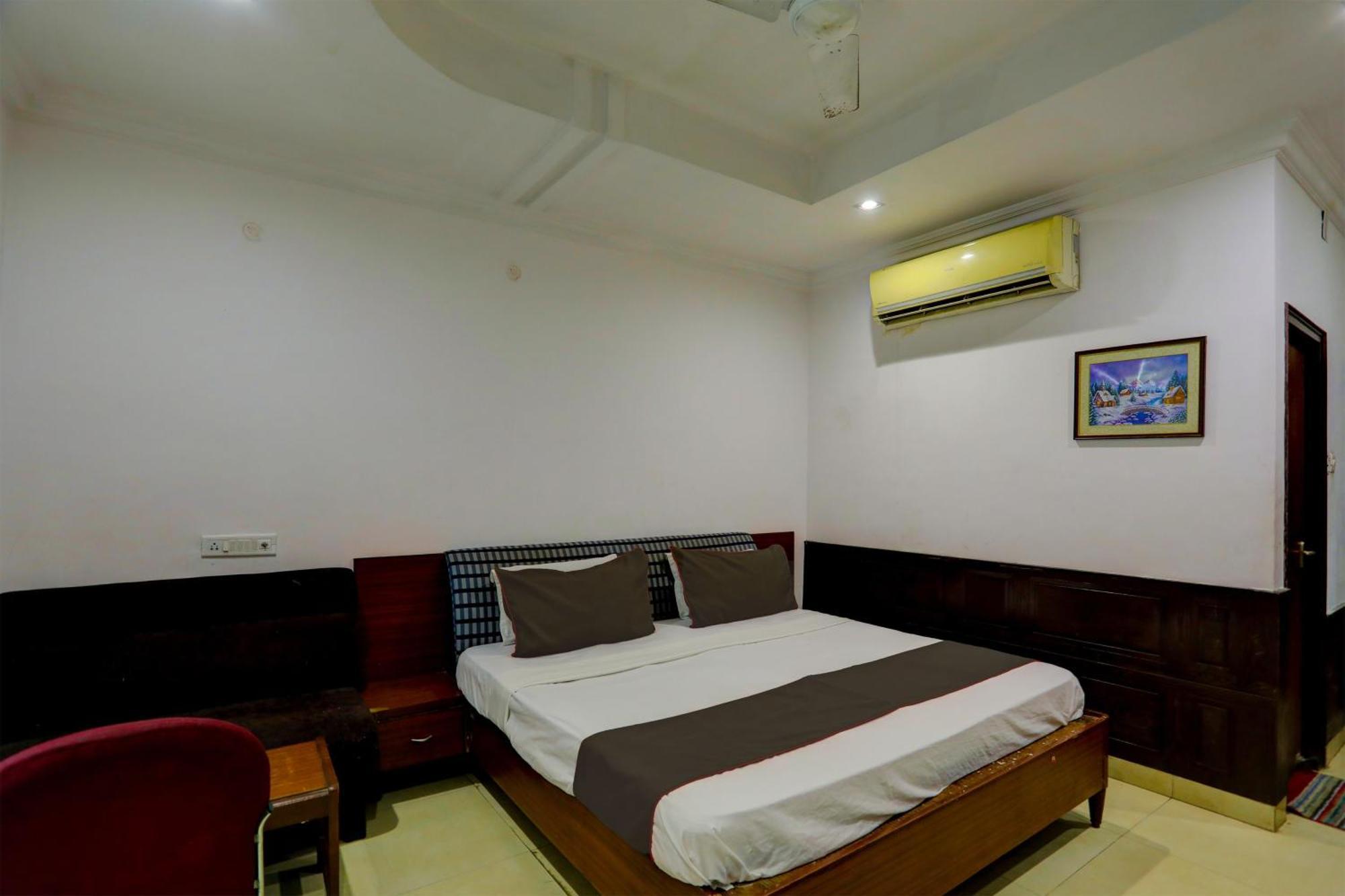 Hotel Monarch Inn 勒克瑙 外观 照片
