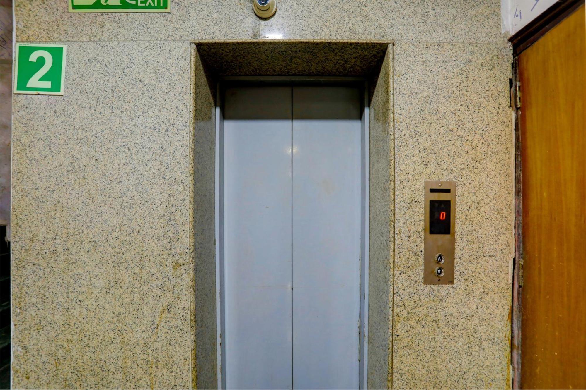Hotel Monarch Inn 勒克瑙 外观 照片