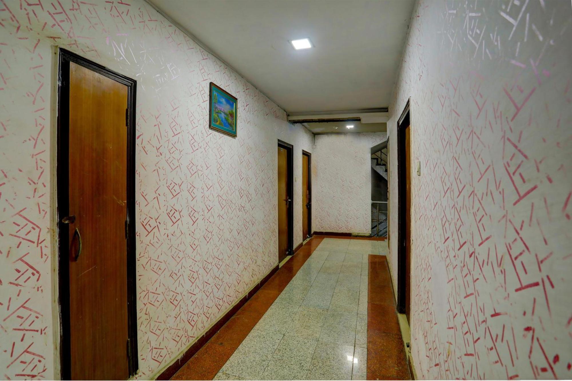 Hotel Monarch Inn 勒克瑙 外观 照片