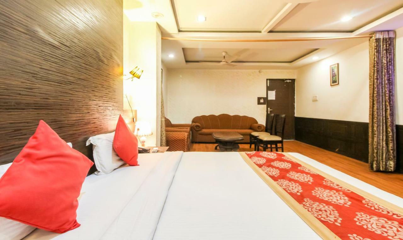 Hotel Monarch Inn 勒克瑙 外观 照片