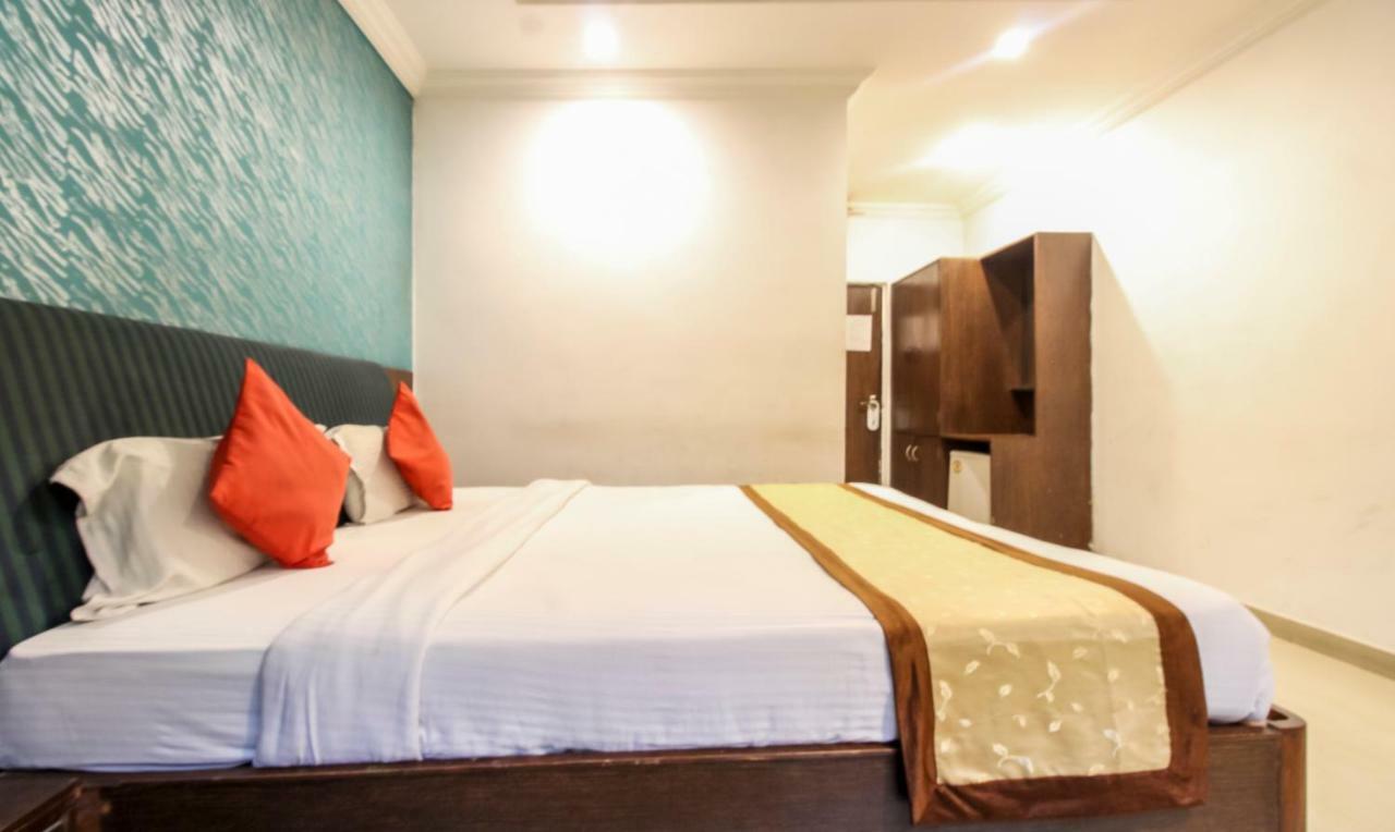 Hotel Monarch Inn 勒克瑙 外观 照片