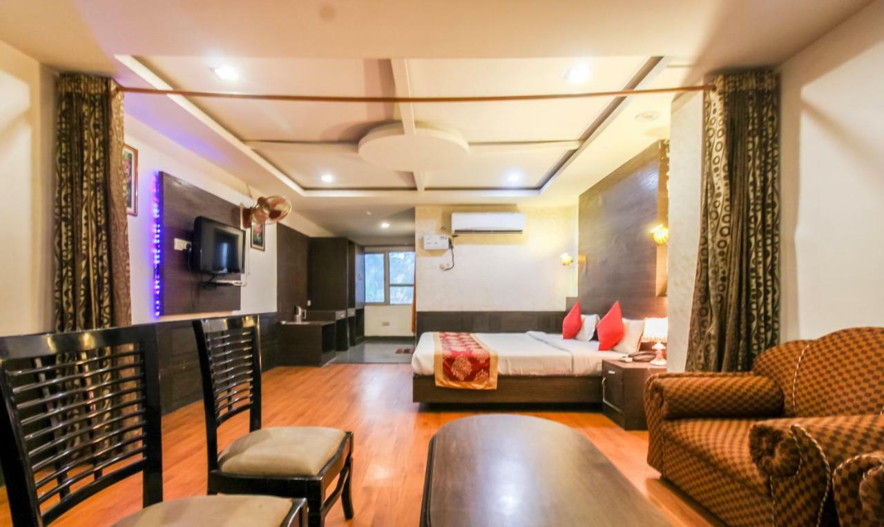 Hotel Monarch Inn 勒克瑙 外观 照片